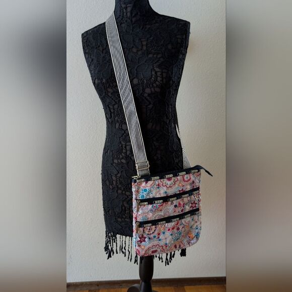 LeSportsac Crossbody - Picture 1 of 5